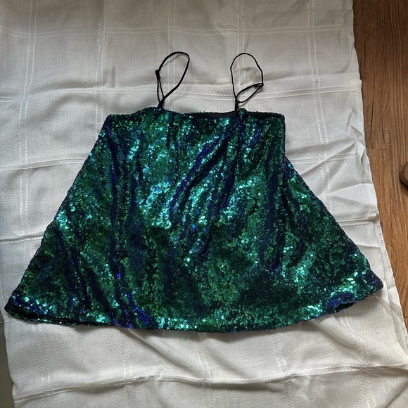 Haoduoyi Sequined Tank Top - Picture 2 of 4